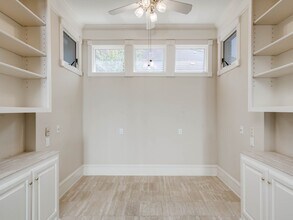 4010 Long Champ Dr in Austin, TX - Foto de edificio - Building Photo