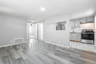 816 S Woodland Ave in Independence, MO - Building Photo - Building Photo