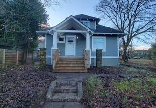 2624 N Rosa Parks Way in Portland, OR - Building Photo - Building Photo