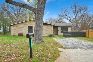 2903 Pecan Cir in Austin, TX - Building Photo