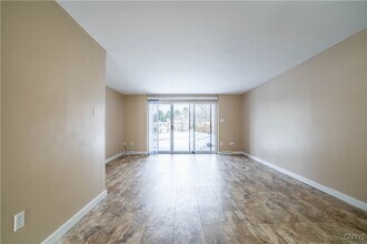 67 Chestnut Rd in New Hartford, NY - Building Photo - Building Photo