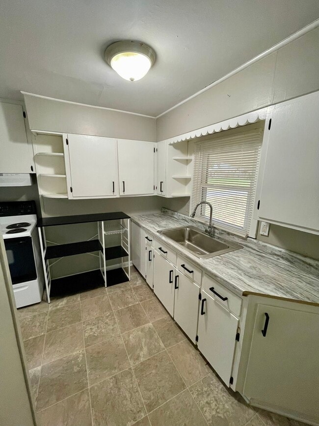 301 N Kirkman St in Florence, AL - Building Photo - Building Photo
