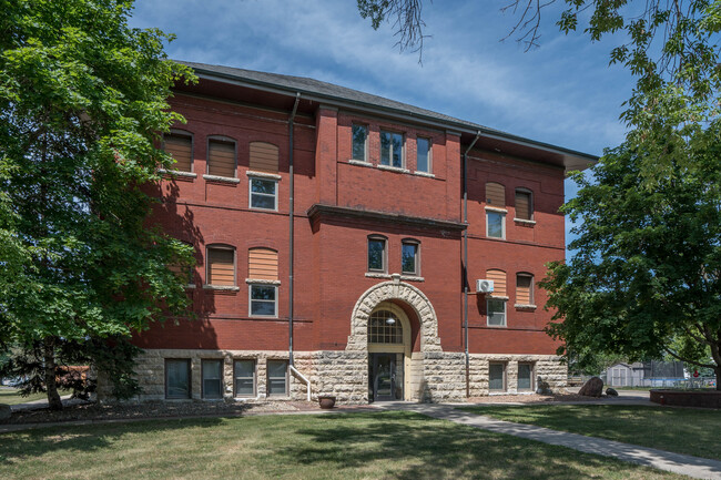 Lincoln Apartments LLC in Austin, MN - Foto de edificio - Building Photo