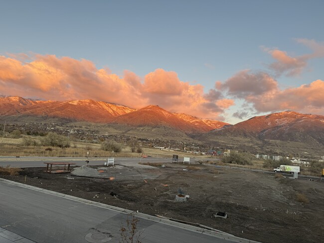 1491 W Jack Creek Ln, Unit Lore House in Farmington, UT - Building Photo - Building Photo