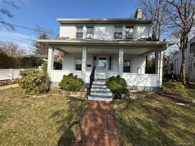 15 Maple Grove St in Great Neck, NY - Building Photo