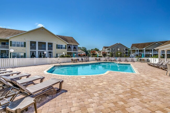 5834 Longwood Dr, Unit 302 in Murrells Inlet, SC - Foto de edificio - Building Photo