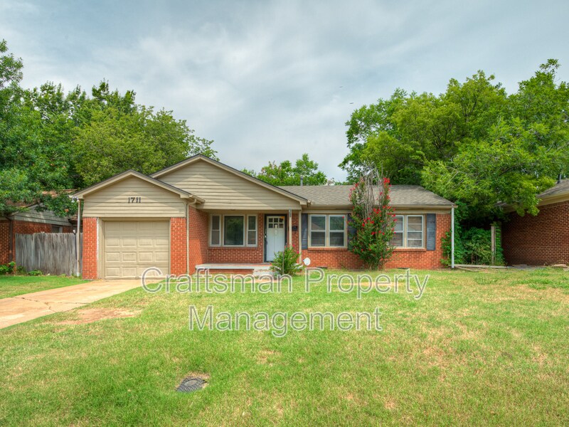 1711 Brighton Ave in The Village, OK - Building Photo