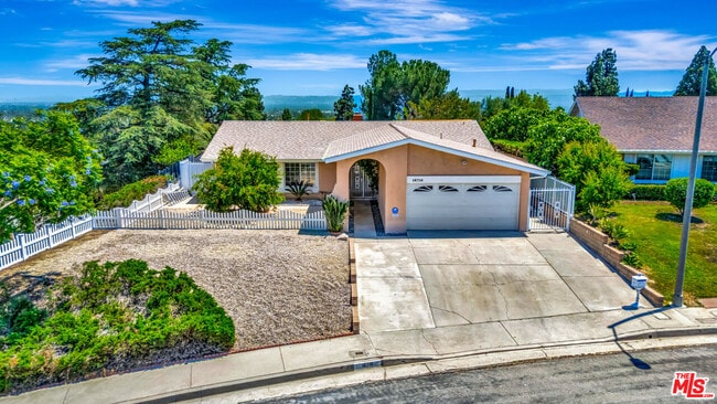 18716 Nau Ave in Los Angeles, CA - Building Photo - Building Photo