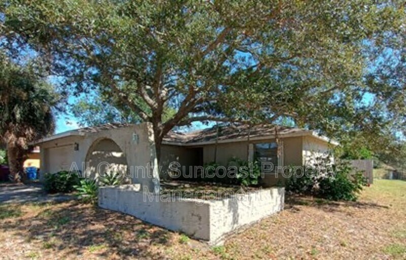 646 16th St in Palm Harbor, FL - Building Photo