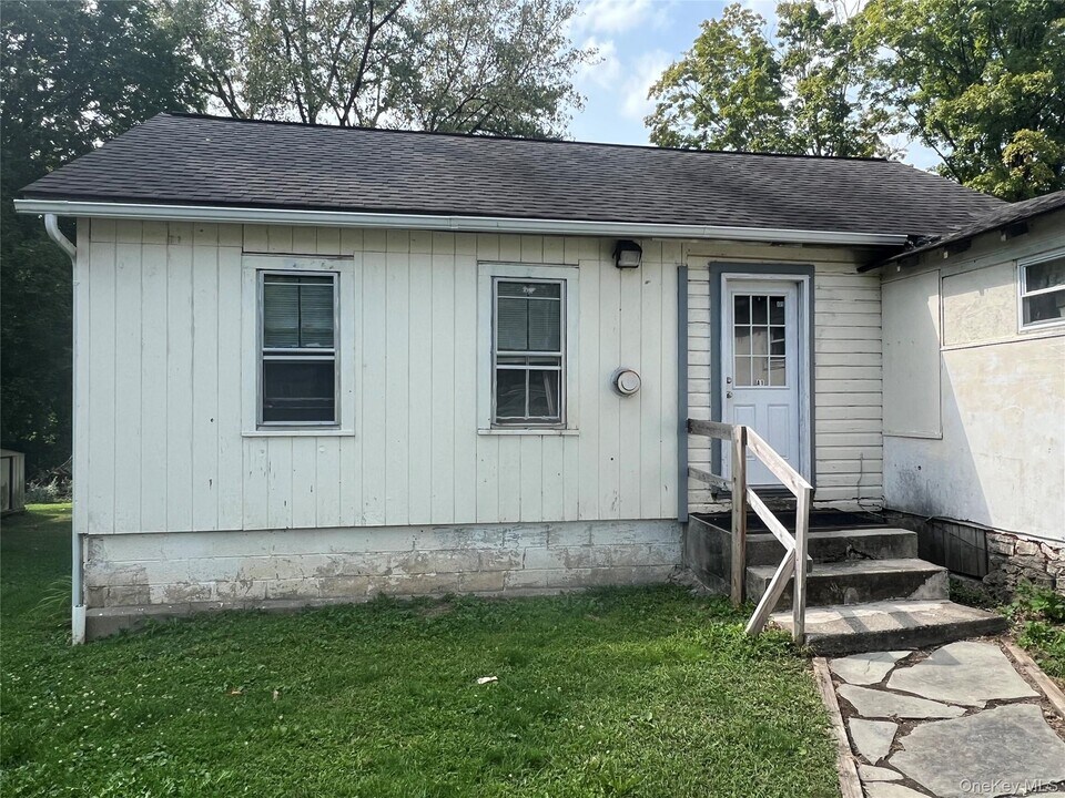 70 Minnewaska Trail in Kerhonkson, NY - Building Photo