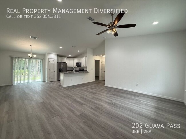 202 Guava Pass in Ocklawaha, FL - Building Photo - Building Photo