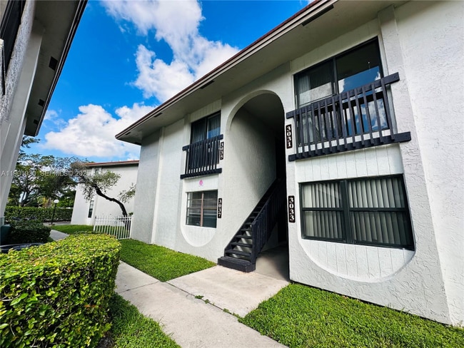 3037 NW 118th Dr in Coral Springs, FL - Foto de edificio - Building Photo