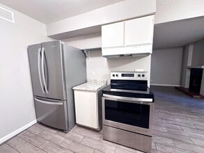 1550 W Ashlan Ave in Fresno, CA - Building Photo - Building Photo