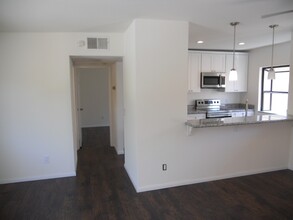 4562 Twain Ave, Unit 12 in San Diego, CA - Building Photo - Building Photo