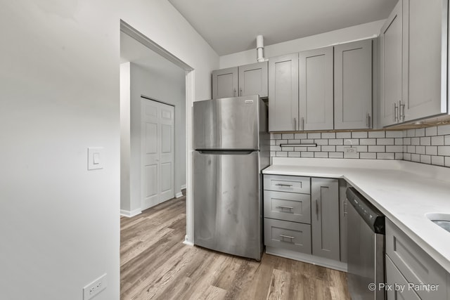 7320 N Rogers Ave, Unit 201 in Chicago, IL - Foto de edificio - Building Photo