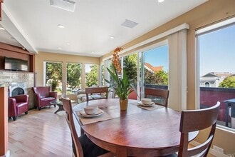 933 Bridgeway in Sausalito, CA - Foto de edificio - Building Photo
