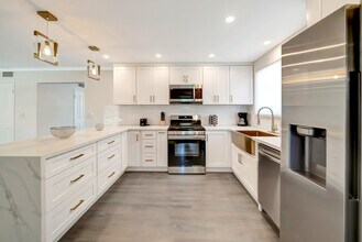 23720 Archwood St in Los Angeles, CA - Building Photo - Building Photo