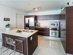 1900 N Bayshore Dr, Unit 3612 in Miami, FL - Building Photo - Building Photo