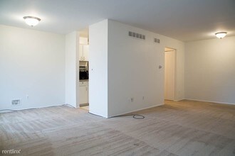 30244 Southfield Rd-Unit -# A260 in Southfield, MI - Building Photo - Building Photo