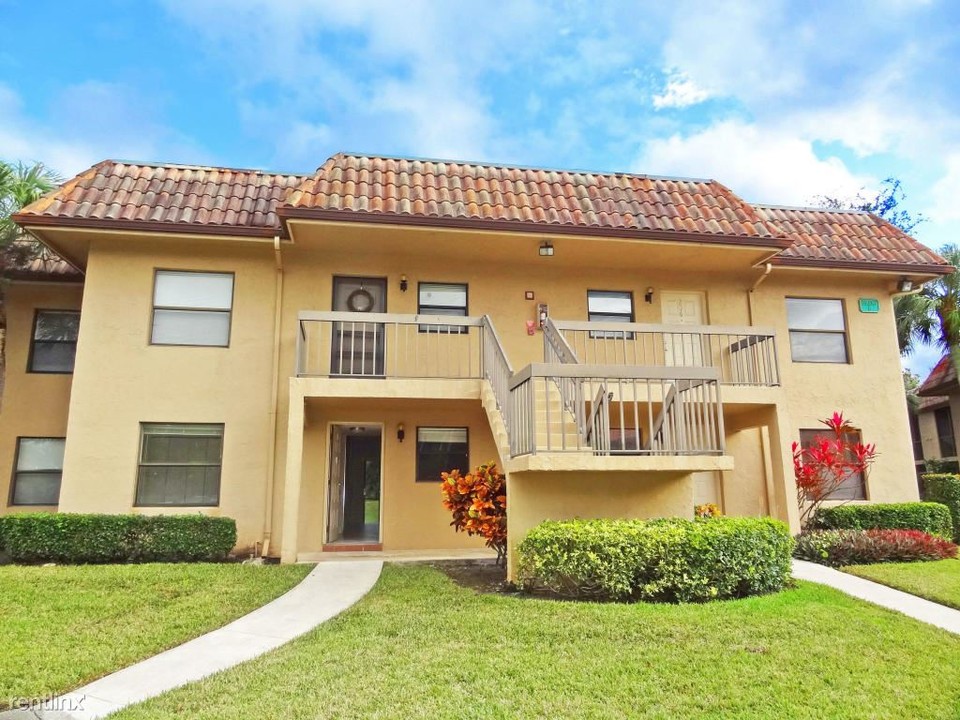 6772 Palmetto Cir S-Unit -Apt 105 in Boca Raton, FL - Building Photo