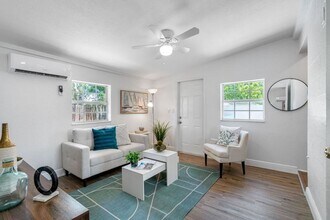 151 40th Ave SE in St. Petersburg, FL - Foto de edificio - Building Photo