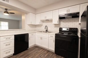 The Sycamores in Indianapolis, IN - Building Photo