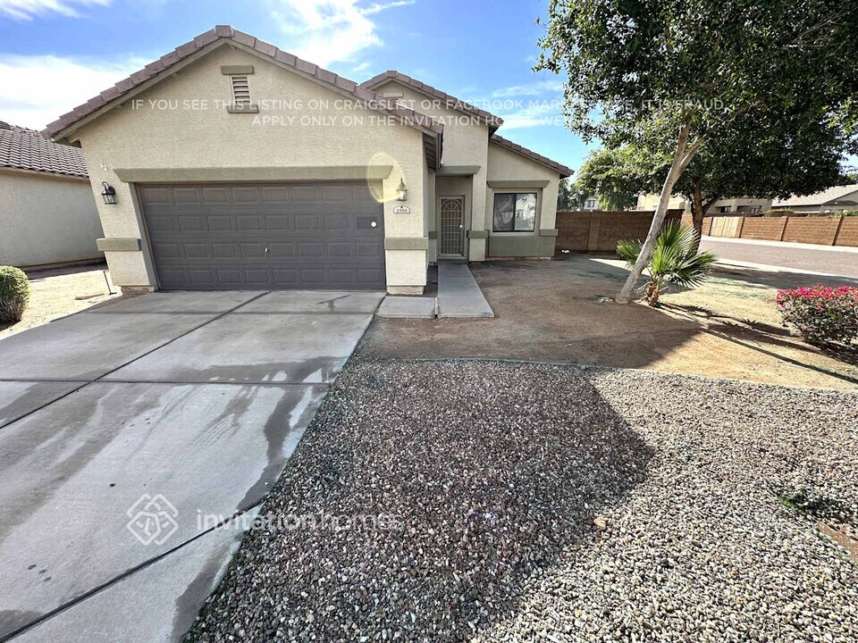 2555 W Lynne Ln in Phoenix, AZ - Foto de edificio