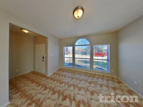 7112 Avington Way in Fort Worth, TX - Foto de edificio - Building Photo