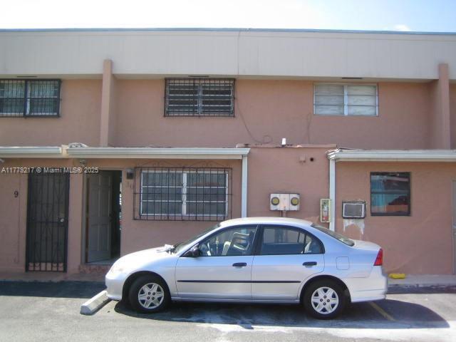 10881 SW 6th St in Miami, FL - Building Photo