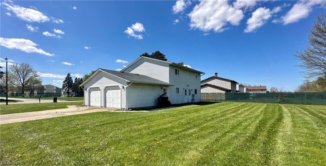 233 Brunswick Dr in Elyria, OH - Building Photo - Building Photo