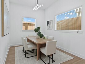 2592 W Tidwell Rd in Houston, TX - Building Photo