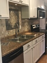 8117 Philadelphia Dr in Fairborn, OH - Foto de edificio - Building Photo