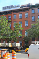 321 W 14th St in New York, NY - Building Photo