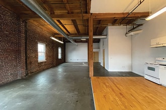 90 Lafayette St, Unit 90-206 in Salem, MA - Building Photo - Building Photo