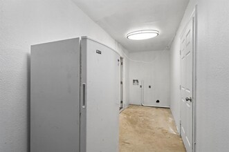 118 E Tamarind St in Lake Jackson, TX - Building Photo - Building Photo