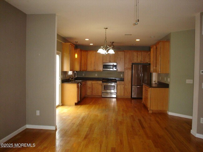 18 Stuyvesant Rd in Brick, NJ - Building Photo - Building Photo