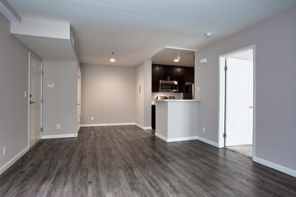 Sutton Place Apartments in Los Angeles, CA - Building Photo - Interior Photo