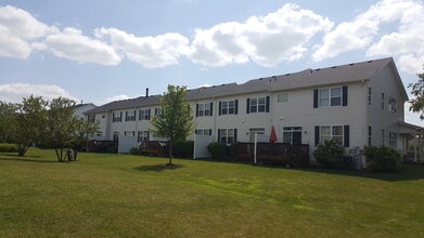 371 McGrath Dr in Oswego, IL - Building Photo - Building Photo