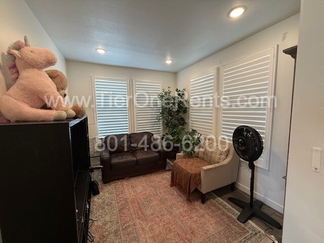 8054 Oakridge Park Dr in West Jordan, UT - Building Photo - Building Photo