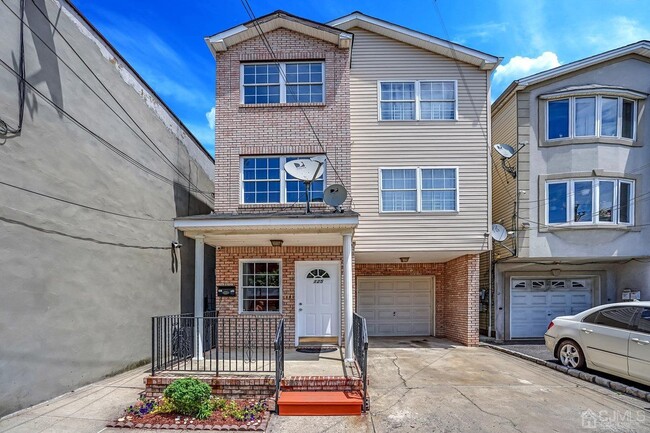125 Elizabeth Ave in Elizabeth, NJ - Building Photo - Building Photo