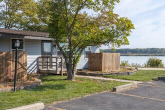 Aspen Grove ~ Discover the Simplicity of Cottage Living on the River in Marysville, MI - Foto de edificio - Building Photo