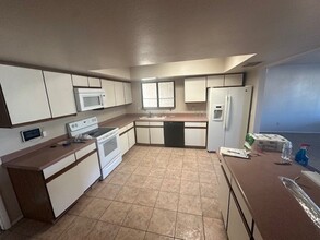 1734 S Pecos Dr in Casa Grande, AZ - Building Photo - Building Photo