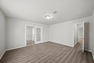 6806 Woodrow St in Texas City, TX - Building Photo - Building Photo