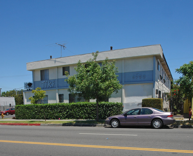 9700 S San Pedro St in Los Angeles, CA - Foto de edificio - Building Photo