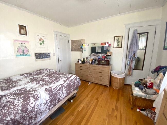 2031 Commonwealth Ave, Unit 12 in Boston, MA - Building Photo - Building Photo