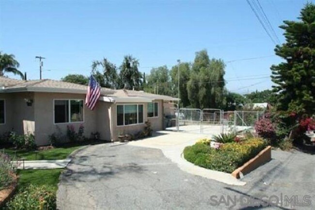 804 W 7th Ave in Escondido, CA - Building Photo - Building Photo