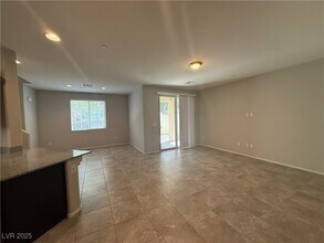 6137 Scarlet Leaf St in Las Vegas, NV - Building Photo - Building Photo