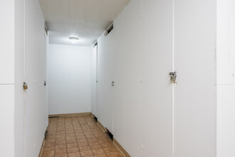 Tiki Apartments in Bloomington, MN - Building Photo - Interior Photo