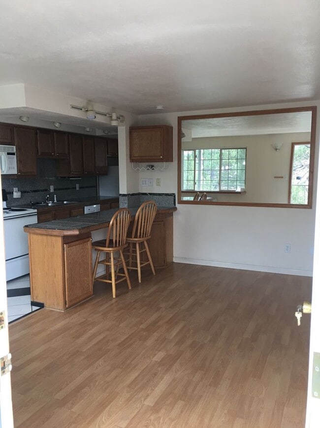 property at 660 S Lashley Ln
