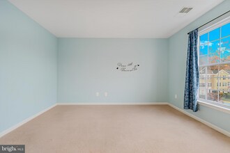 4200 Mozart Brigade Ln in Fairfax, VA - Foto de edificio - Building Photo